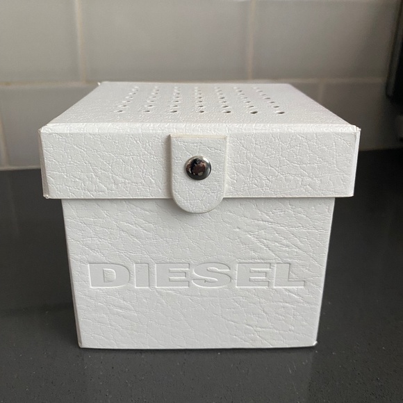 DIESEL Watch - Black Leather Cuff 2003 DZ2046 - Picture 2 of 8